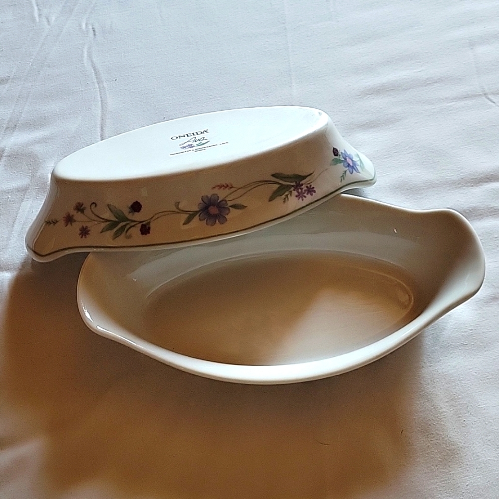 Oneida Ava 2 dish set microwave and dishwasher safe. NICE